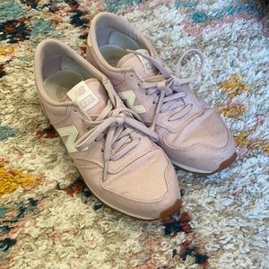 Pink New Balance 420 tennis shoes